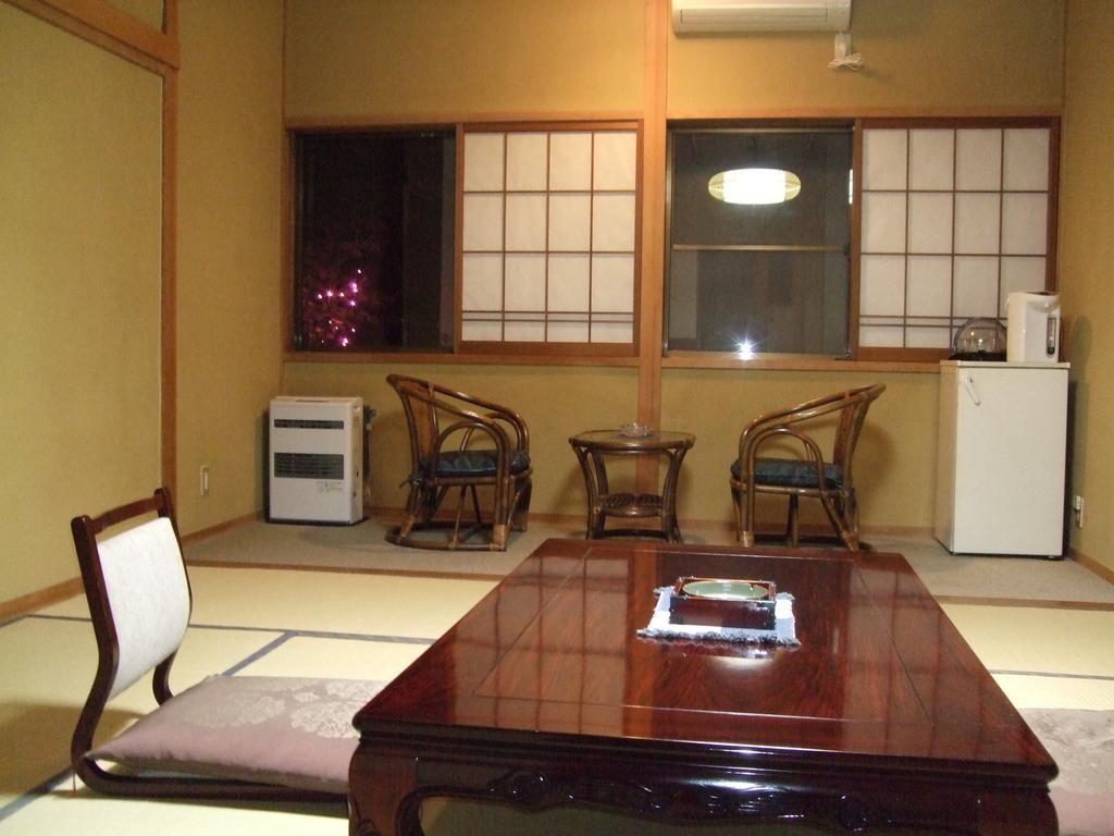Marunaka Ryokan Matsumoto Rum bild